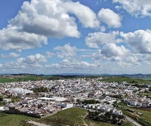 https://www.guiadecadiz.com/movil/img/localidades/paterna-de-rivera/vista-paterna.jpg